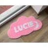 Tapis en laine personnalisé créé de manière artisanal avec le prénom "Lucie"